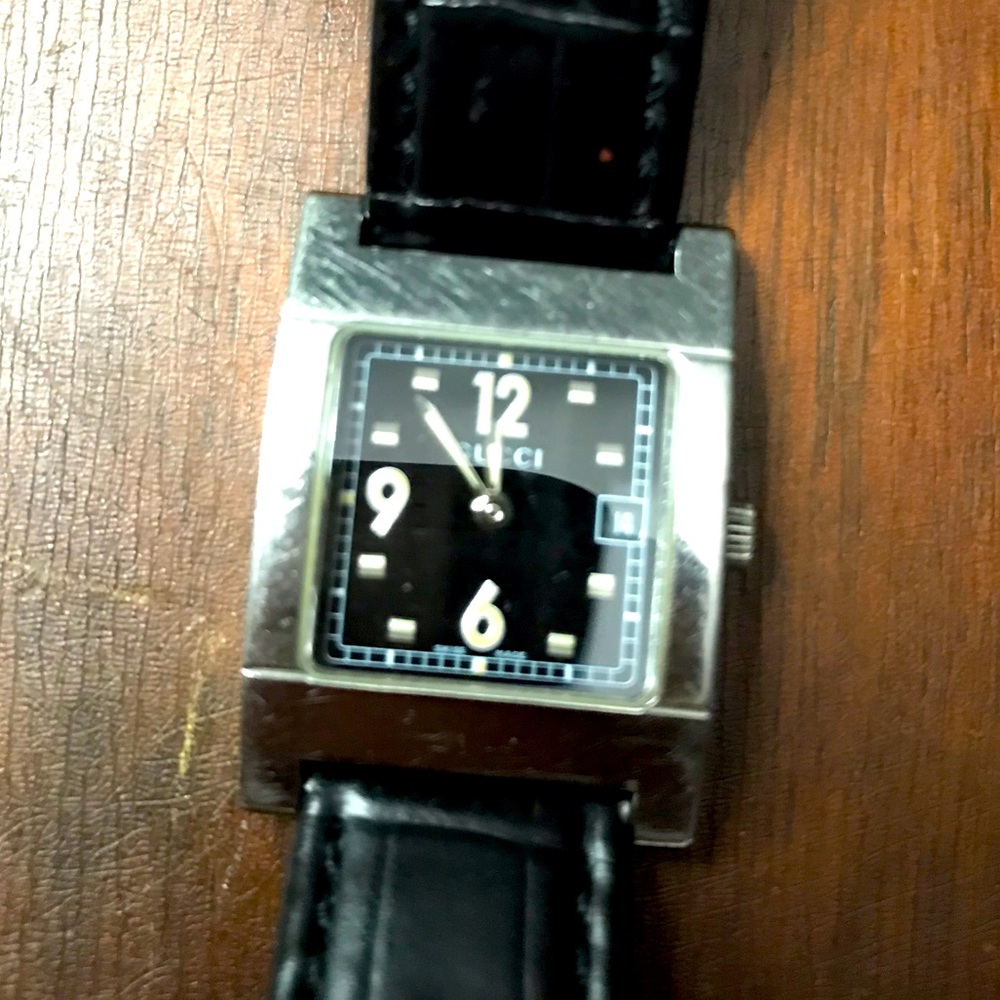 A timeless Gucci watch with black leather strap